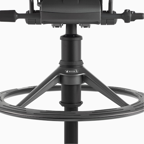 Detailed view of the Aeron Stool footrest. Detailed view of the Aeron Stool footrest.