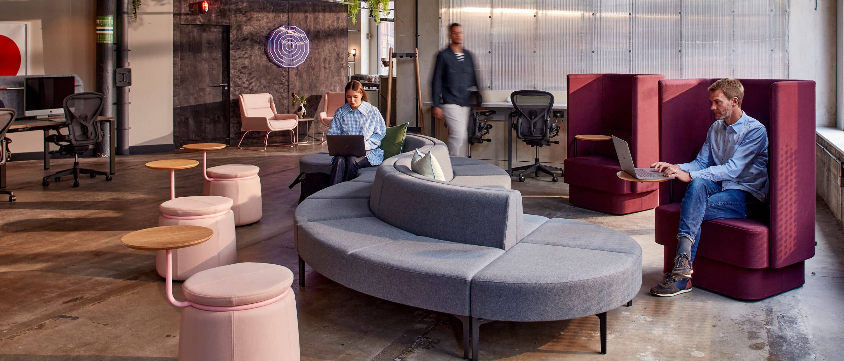 Reception area with Symbol Modular Seating, Lasso Stools and Pullman Chairs, and Aeron Chairs in the background. Reception area with Symbol Modular Seating, Lasso Stools and Pullman Chairs, and Aeron Chairs in the background.