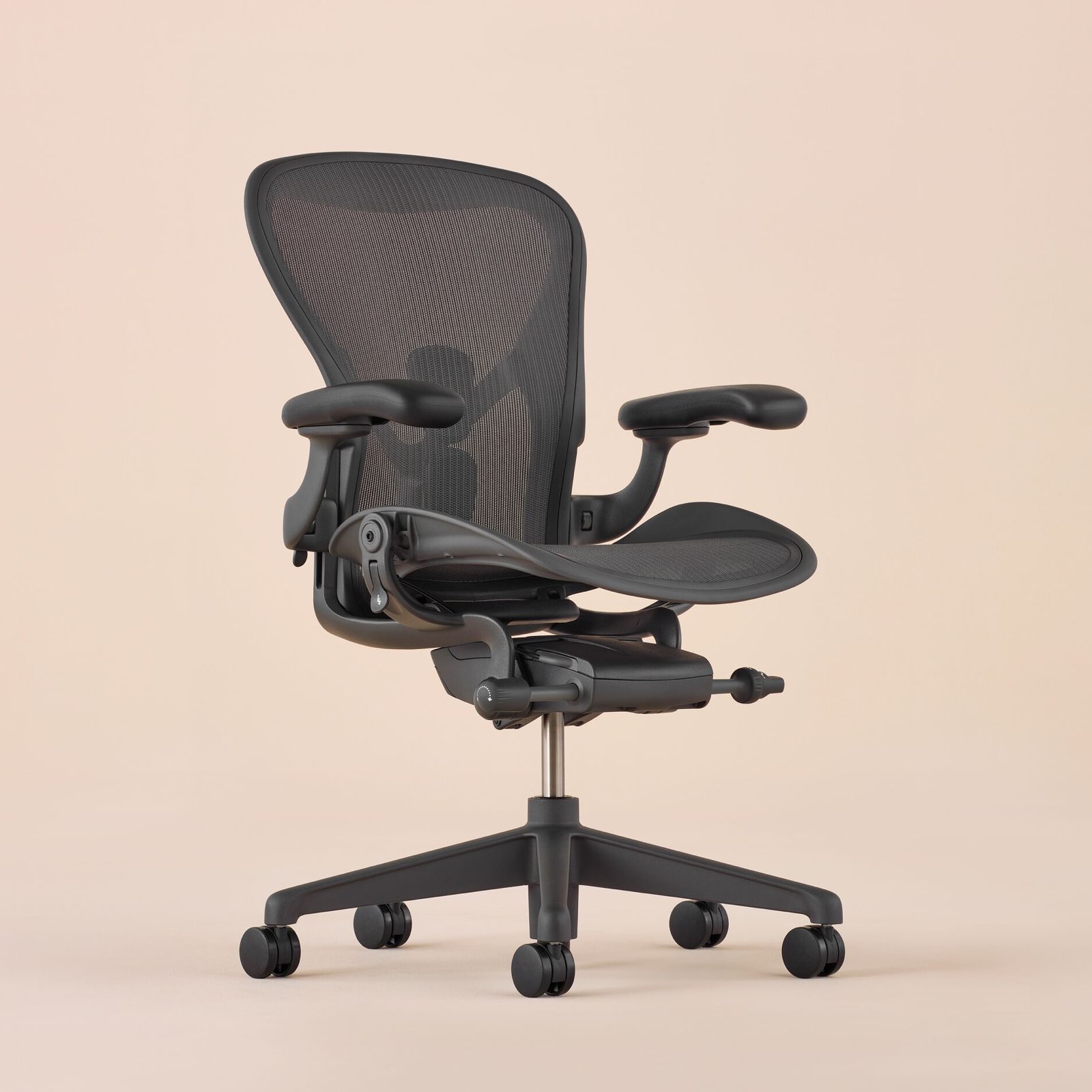 A full view of the Aeron Chair swiveled 45 degrees to the right. A full view of the Aeron Chair swiveled 45 degrees to the right.