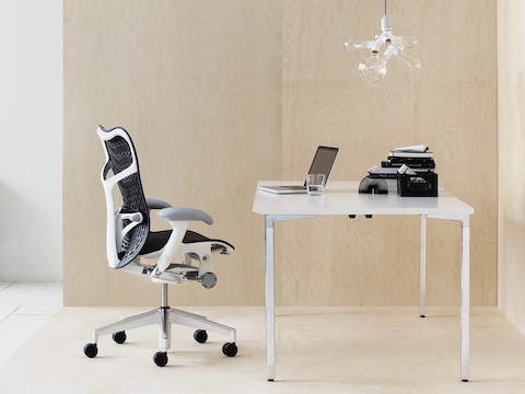 An individual office with a dark blue Mirra 2 Chair and a white Everywhere Table. An individual office with a dark blue Mirra 2 Chair and a white Everywhere Table.